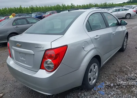 2014 Chevrolet Sonic Ls Auto из США, поврежденный, VIN 1G1JA5SG0E4179352